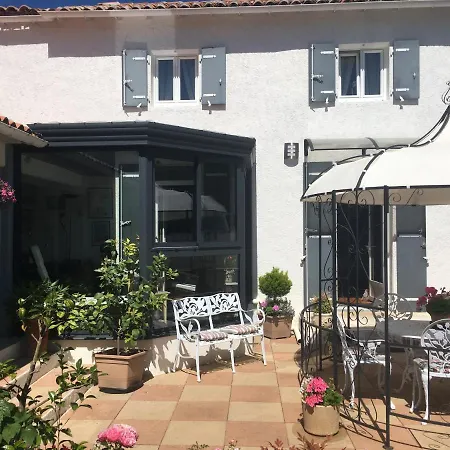 Annexe Les Tremieres * Corme-Royal